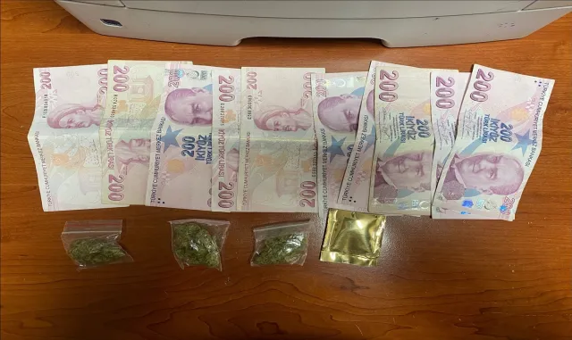 Şişli’de üzerinde uyuşturucu bulunan şüpheli gözaltına alındı Şişli’de üzerinde uyuşturucu bulunan şüpheli gözaltına alındı