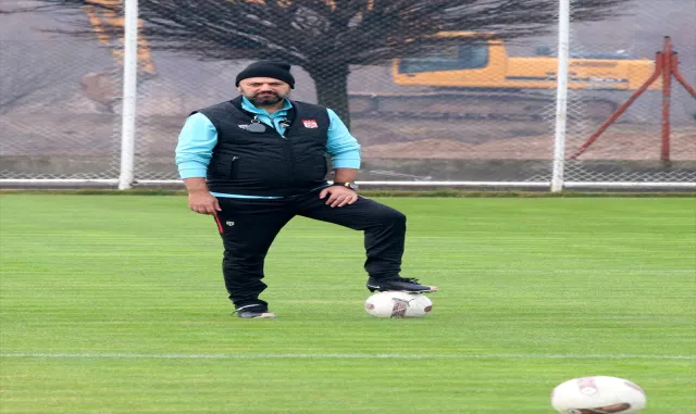 Sivasspor’un yeni teknik direktörü Bülent Uygun, galibiyetle başlamak istiyor: Sivasspor’un yeni teknik direktörü Bülent Uygun, galibiyetle başlamak istiyor: