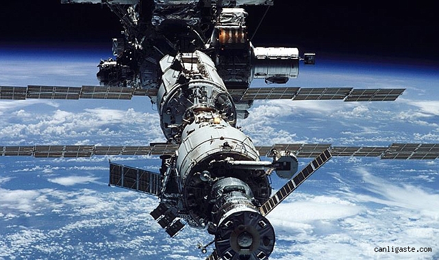 Türkiye’nin ilk astronotu Gezeravcı’yı taşıyan uzay aracının kenetlenmesine saatler kaldı Türkiye’nin ilk astronotu Gezeravcı’yı taşıyan uzay aracının kenetlenmesine saatler kaldı