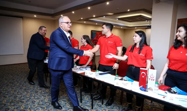 TVF Başkanı Üstündağ, hakem kursunu ziyaret etti TVF Başkanı Üstündağ, hakem kursunu ziyaret etti
