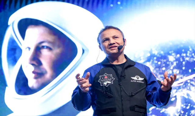 Astronot Gezeravcı, Konya’da üniversitelilerle buluştu: Astronot Gezeravcı, Konya’da üniversitelilerle buluştu: