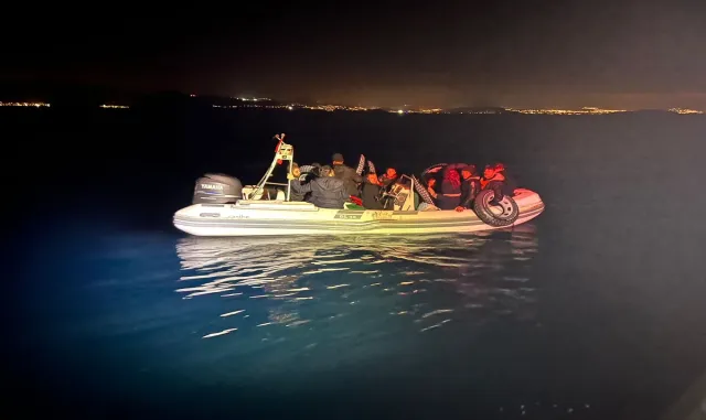 Bodrum açıklarında 17 düzensiz göçmen yakalandı Bodrum açıklarında 17 düzensiz göçmen yakalandı