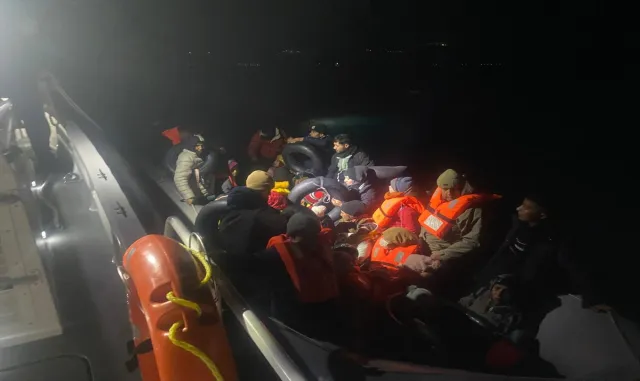 Çanakkale açıklarında 41 düzensiz göçmen yakalandı Çanakkale açıklarında 41 düzensiz göçmen yakalandı