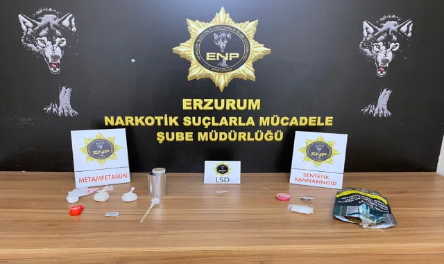 Erzurum’da uyuşturucu operasyonunda biri firari hükümlü 2 şüpheli yakalandı Erzurum’da uyuşturucu operasyonunda biri firari hükümlü 2 şüpheli yakalandı