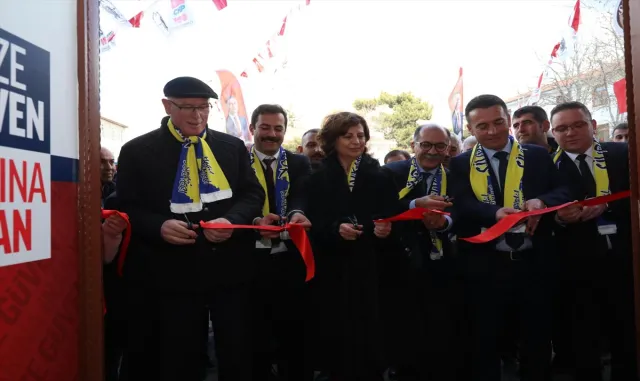 Eskişehir Büyükşehir Belediye Başkan adayı Ünlüce, Sivrihisar Seçim Koordinasyon Merkezi açılışına katıldı Eskişehir Büyükşehir Belediye Başkan adayı Ünlüce, Sivrihisar Seçim Koordinasyon Merkezi açılışına katıldı