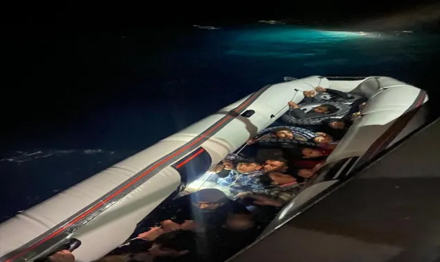 Fethiye açıklarında 14 düzensiz göçmen kurtarıldı Fethiye açıklarında 14 düzensiz göçmen kurtarıldı