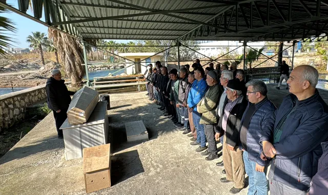 GÜNCELLEME - Hatay’da öldürülen anne ile 2 çocuğunun cenazeleri toprağa verildi GÜNCELLEME - Hatay’da öldürülen anne ile 2 çocuğunun cenazeleri toprağa verildi