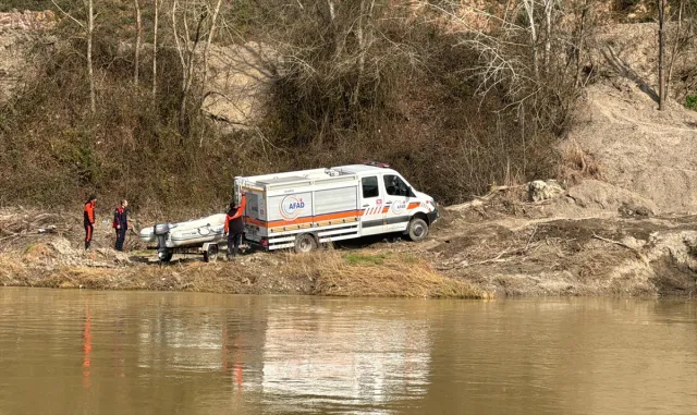GÜNCELLEME - Sakarya Nehri’nde cesedi bulunan kadının oğlu tutuklandı GÜNCELLEME - Sakarya Nehri’nde cesedi bulunan kadının oğlu tutuklandı