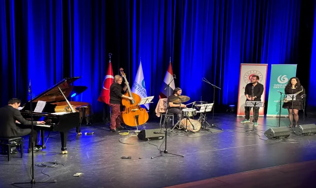 Hollanda-Türkiye İş Gücü Anlaşması’nın 60’ıncı yıl dönümü Amsterdam’da konserle kutlandı Hollanda-Türkiye İş Gücü Anlaşması’nın 60’ıncı yıl dönümü Amsterdam’da konserle kutlandı