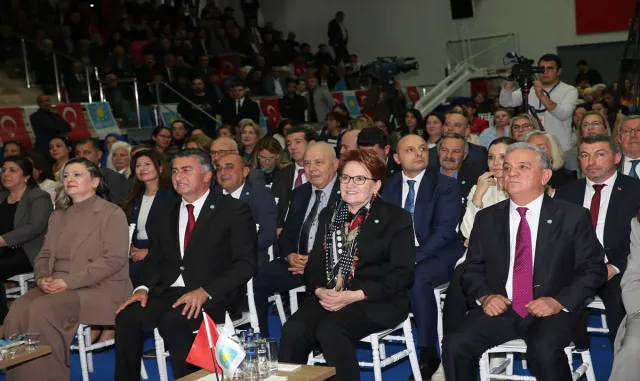 İYİ Parti Genel Başkanı Akşener, Aydın’da belediye başkan adaylarını tanıttı İYİ Parti Genel Başkanı Akşener, Aydın’da belediye başkan adaylarını tanıttı