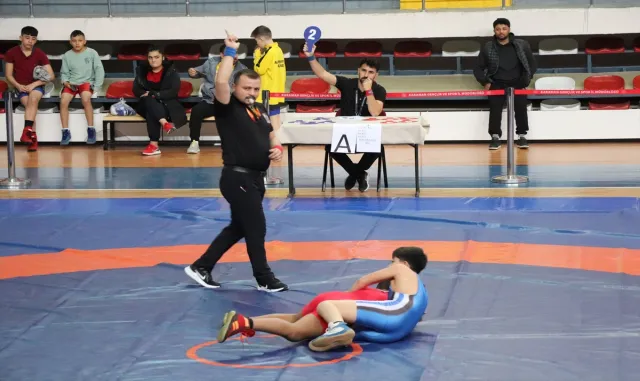 Karaman’da okul sporları yıldızlar güreş grup müsabakaları başladı Karaman’da okul sporları yıldızlar güreş grup müsabakaları başladı