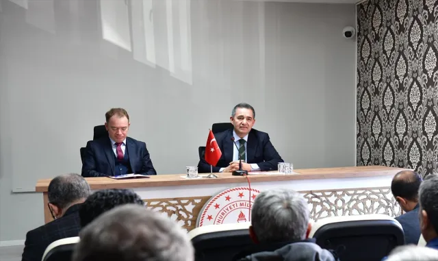 Kırşehir Valisi Buhara okul müdürleriyle buluştu Kırşehir Valisi Buhara okul müdürleriyle buluştu