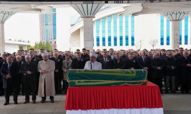 Milli Savunma Bakanı Güler’in babası Fikret Güler, son yolculuğuna uğurlandı Milli Savunma Bakanı Güler’in babası Fikret Güler, son yolculuğuna uğurlandı