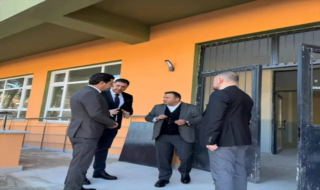 Nallıhan Kaymakamı Dinç, Çayırhan Mahallesi’ndeki okulları ziyaret etti Nallıhan Kaymakamı Dinç, Çayırhan Mahallesi’ndeki okulları ziyaret etti