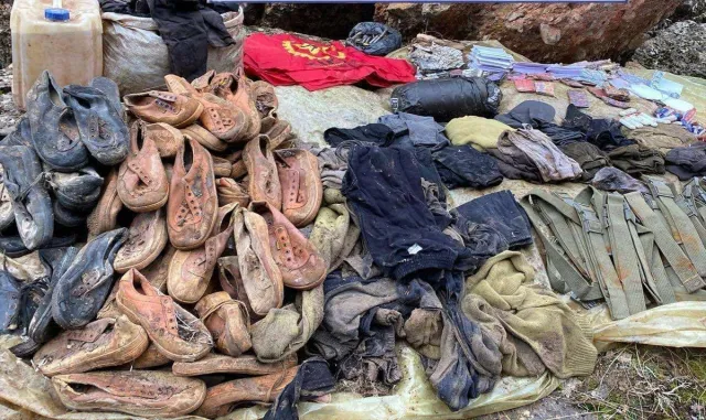 Tunceli’de teröristlere ait silah ve yaşam malzemesi ele geçirildi Tunceli’de teröristlere ait silah ve yaşam malzemesi ele geçirildi