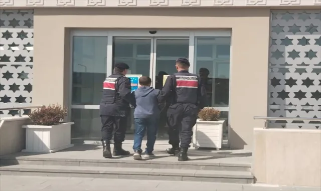 Adana’da 104 yıl hapis cezasıyla aranan hükümlü yakalandı Adana’da 104 yıl hapis cezasıyla aranan hükümlü yakalandı