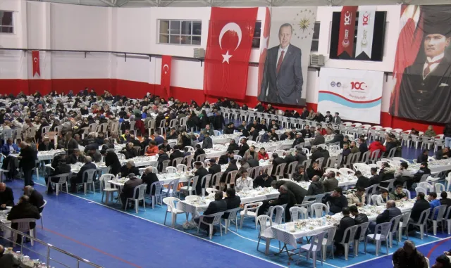 AK Parti Grup Başkanı Güler, Sivas’ta iftar programına katıldı AK Parti Grup Başkanı Güler, Sivas’ta iftar programına katıldı