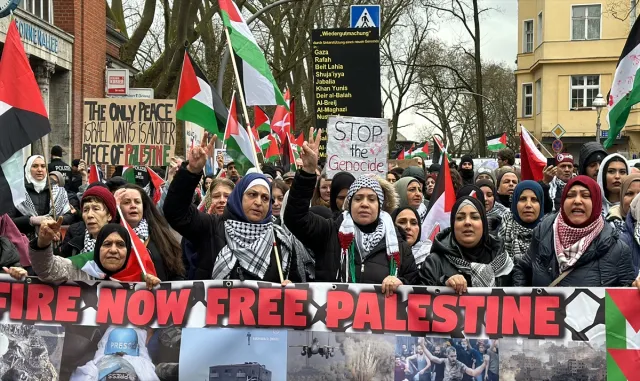 Berlin’de Filistin ile dayanışma gösterisi düzenlendi Berlin’de Filistin ile dayanışma gösterisi düzenlendi