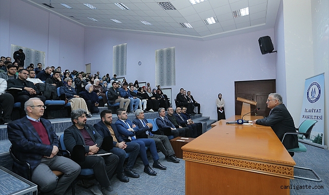 Büyükkılıç, ÜniAK Kampüs Buluşmalarında öğrencilerle bir araya geldi Büyükkılıç, ÜniAK Kampüs Buluşmalarında öğrencilerle bir araya geldi