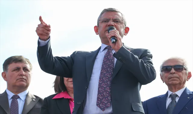 CHP Genel Başkanı Özel, Aliağa ve Menemen’de vatandaşlara hitap etti: CHP Genel Başkanı Özel, Aliağa ve Menemen’de vatandaşlara hitap etti: