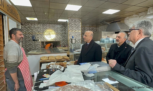 CHP’nin Kayseri Büyükşehir Belediye Başkan adayı Molu, esnafı ziyaret etti CHP’nin Kayseri Büyükşehir Belediye Başkan adayı Molu, esnafı ziyaret etti