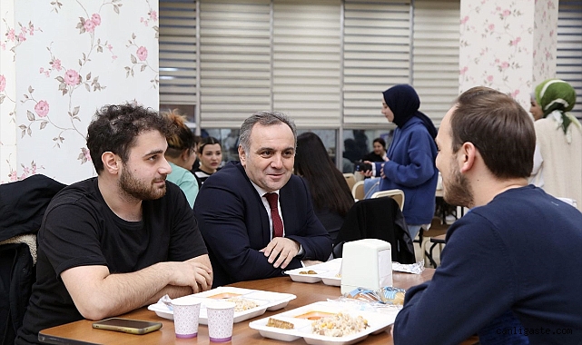 ERÜ Rektörü Altun, ilk iftarı öğrencilerle yaptı ERÜ Rektörü Altun, ilk iftarı öğrencilerle yaptı