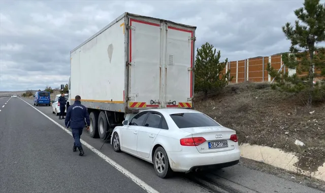 Konya’da kamyona arkadan çarpan otomobilin sürücüsü yaralandı Konya’da kamyona arkadan çarpan otomobilin sürücüsü yaralandı