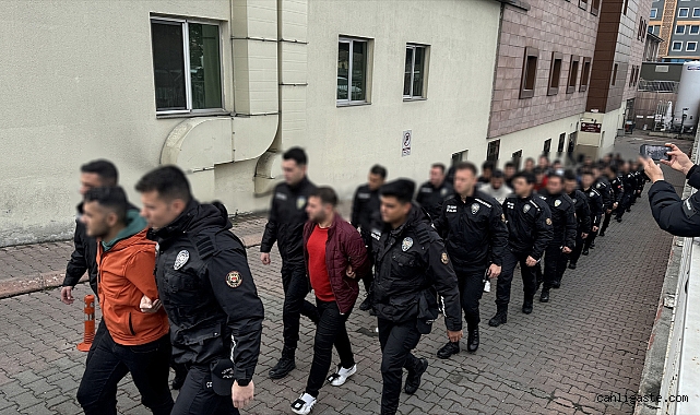 Mahzen-9 operasyonlarında Kayseri’de yakalanan 23 şüpheli adliyede... Mahzen-9 operasyonlarında Kayseri’de yakalanan 23 şüpheli adliyede...