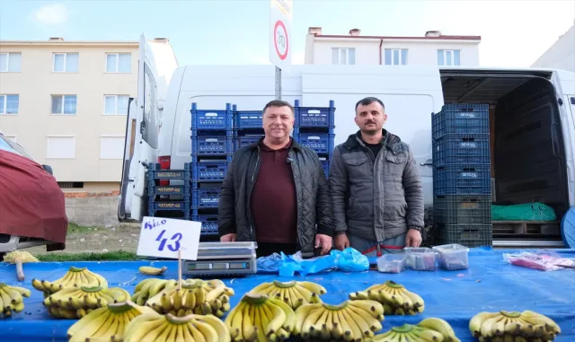 Odunpazarı Belediye Başkan adayı Alp, pazarcı esnafıyla görüştü Odunpazarı Belediye Başkan adayı Alp, pazarcı esnafıyla görüştü