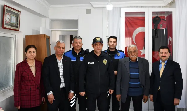 Şehit polis Emirhan Şimşek’in Hatay’daki babaevinin tadilatını şehidin meslektaşları yaptırdı Şehit polis Emirhan Şimşek’in Hatay’daki babaevinin tadilatını şehidin meslektaşları yaptırdı