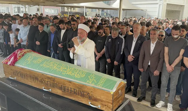 Trafik kazasında hayatını kaybeden milli sporcu Sıla Medine Kavurat, Kocaeli’de defnedildi Trafik kazasında hayatını kaybeden milli sporcu Sıla Medine Kavurat, Kocaeli’de defnedildi