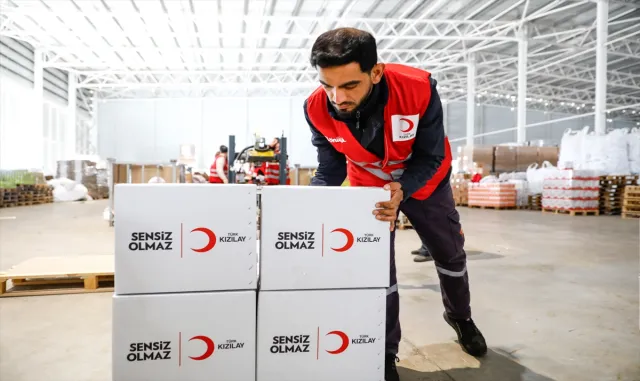 Türk Kızılay, "Ramazan Kampanyası" ile milyonlara ulaşmayı hedefliyor Türk Kızılay, "Ramazan Kampanyası" ile milyonlara ulaşmayı hedefliyor