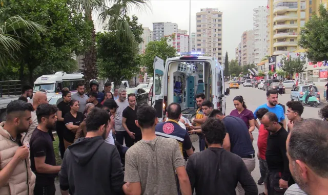 Adana’da refüje çarpan motosikletteki 2 kişi yaralandı Adana’da refüje çarpan motosikletteki 2 kişi yaralandı