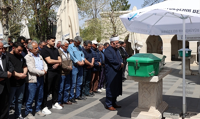 Akreple temas ettikten sonra öldüğü öne sürülen kişinin cenazesi Kayseri’de toprağa verildi Akreple temas ettikten sonra öldüğü öne sürülen kişinin cenazesi Kayseri’de toprağa verildi