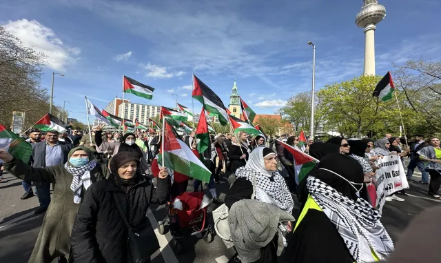 Berlin’de Filistin’e destek gösterisi düzenlendi Berlin’de Filistin’e destek gösterisi düzenlendi