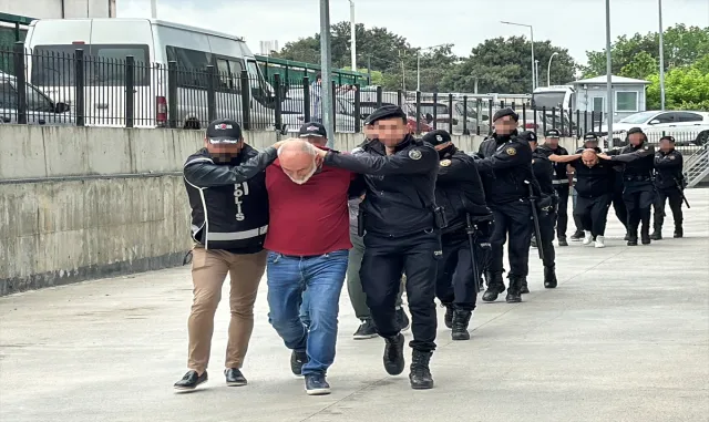 Bursa merkezli "Mahzen-32" operasyonunda adliyeye sevk edilen 27 zanlı tutuklandı Bursa merkezli "Mahzen-32" operasyonunda adliyeye sevk edilen 27 zanlı tutuklandı