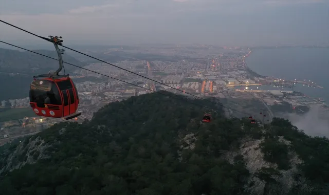GÜNCELLEME - Antalya’da teleferik kazasında 1 kişi öldü, 7 kişi yaralandı GÜNCELLEME - Antalya’da teleferik kazasında 1 kişi öldü, 7 kişi yaralandı
