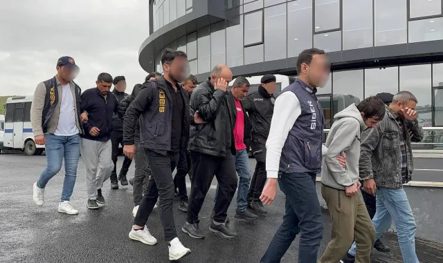 İstanbul’da "Sibergöz-31" operasyonunda yakalanan 18 zanlı adliyede İstanbul’da "Sibergöz-31" operasyonunda yakalanan 18 zanlı adliyede