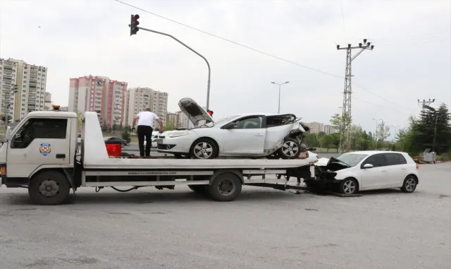 Kayseri’de iki otomobilin çarpıştığı kazada 4 kişi yaralandı Kayseri’de iki otomobilin çarpıştığı kazada 4 kişi yaralandı