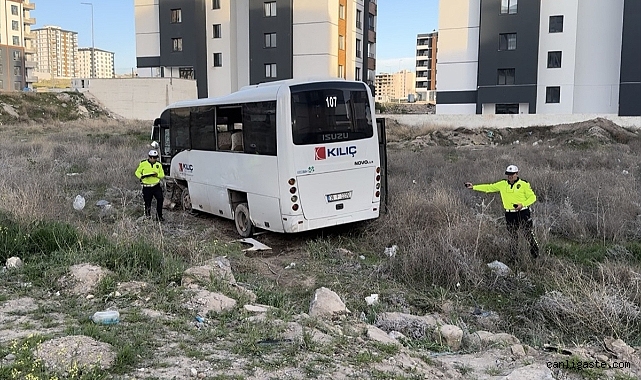Kayseri’de işçi servisi ile hafif ticari araç çarpıştı, biri ağır 6 kişi yaralandı Kayseri’de işçi servisi ile hafif ticari araç çarpıştı, biri ağır 6 kişi yaralandı