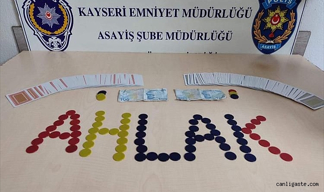 Kayseri’de kumar oynayan 24 kişiye işlem yapıldı Kayseri’de kumar oynayan 24 kişiye işlem yapıldı
