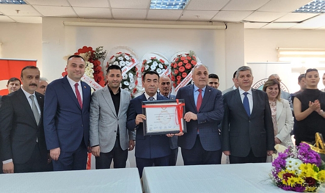 Kayseri’de MHP’li belediye başkanları mazbatalarını aldı Kayseri’de MHP’li belediye başkanları mazbatalarını aldı