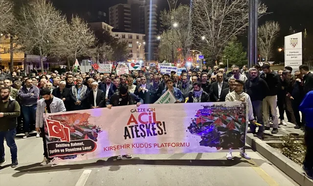 Kırşehir’de İsrail’in Gazze’ye yönelik saldırılarını protesto için yürüyüş düzenlendi Kırşehir’de İsrail’in Gazze’ye yönelik saldırılarını protesto için yürüyüş düzenlendi