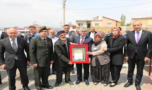 Niğde’de şehit ailesine şehitlik beratı verildi Niğde’de şehit ailesine şehitlik beratı verildi
