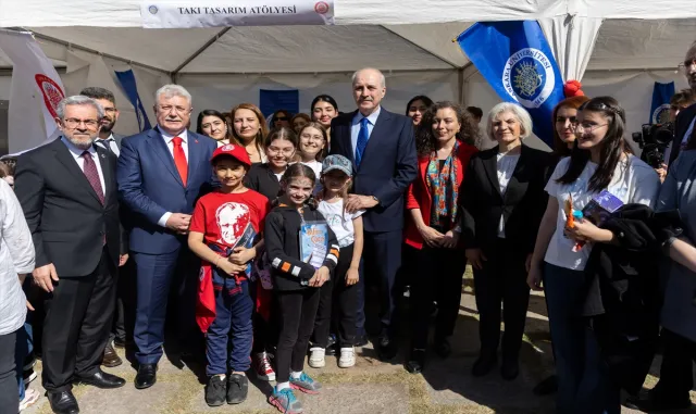 TBMM Başkanı Kurtulmuş, "Meclis Bahçesi Çocuk Bahçesi ve Bilim Şenliği" etkinlik alanını inceledi TBMM Başkanı Kurtulmuş, "Meclis Bahçesi Çocuk Bahçesi ve Bilim Şenliği" etkinlik alanını inceledi