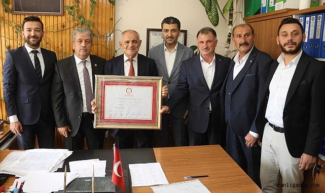 Yahyalı Belediye Başkanı Öztürk mazbatasını aldı Yahyalı Belediye Başkanı Öztürk mazbatasını aldı