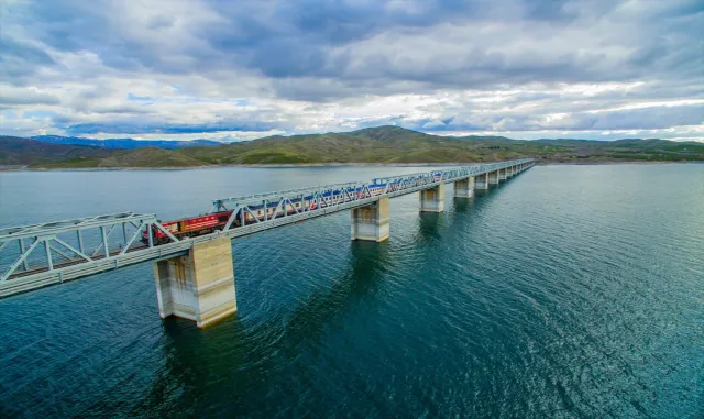 Yeni turistik trenler ilk seferlerine çıkmaya hazırlanıyor Yeni turistik trenler ilk seferlerine çıkmaya hazırlanıyor