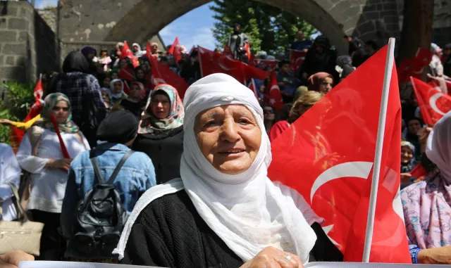 AK Parti’li kadınlar, Gazze’de yaşam hakkı ellerinden alınan anneler için buluştu AK Parti’li kadınlar, Gazze’de yaşam hakkı ellerinden alınan anneler için buluştu