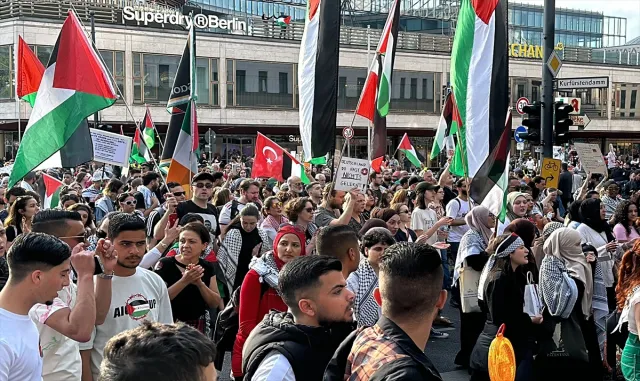 Berlin’de Filistin’e destek gösterisi yapıldı Berlin’de Filistin’e destek gösterisi yapıldı