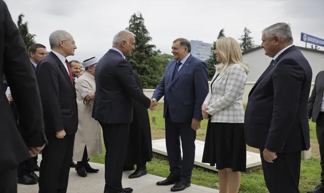 Bosna Hersek’te Türkiye’nin desteğiyle yeniden yapılan Arnaudiye Camisi törenle ibadete açıldı Bosna Hersek’te Türkiye’nin desteğiyle yeniden yapılan Arnaudiye Camisi törenle ibadete açıldı